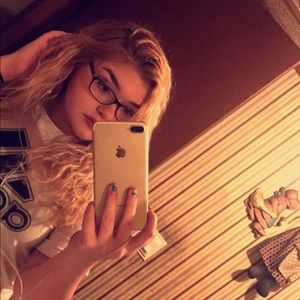 Meet your Posher, Kenzie jade